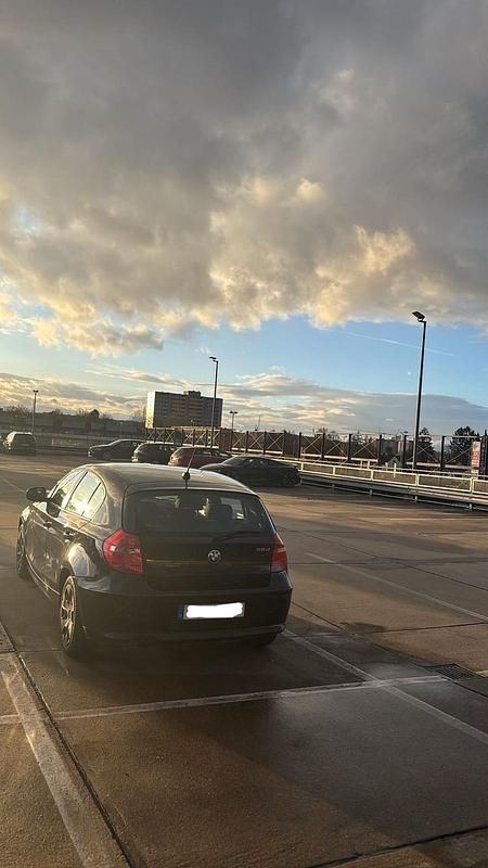 Gebraucht BMW 118 140 PS (102 kW) 2009 Schwarz Kleinwagen