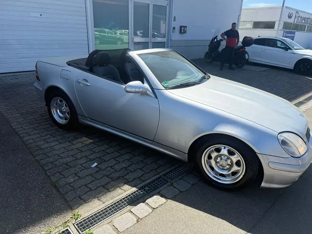 Second-hand Mercedes SLK200 163 CP (119 kW) 2000 Argintiu Cabrio