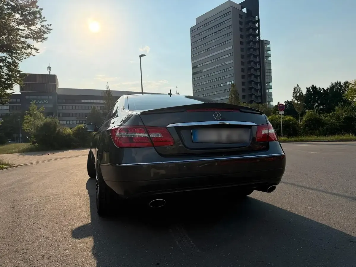 Gebraucht Mercedes E350 231 PS (169 kW) 2009 Grau Coupé