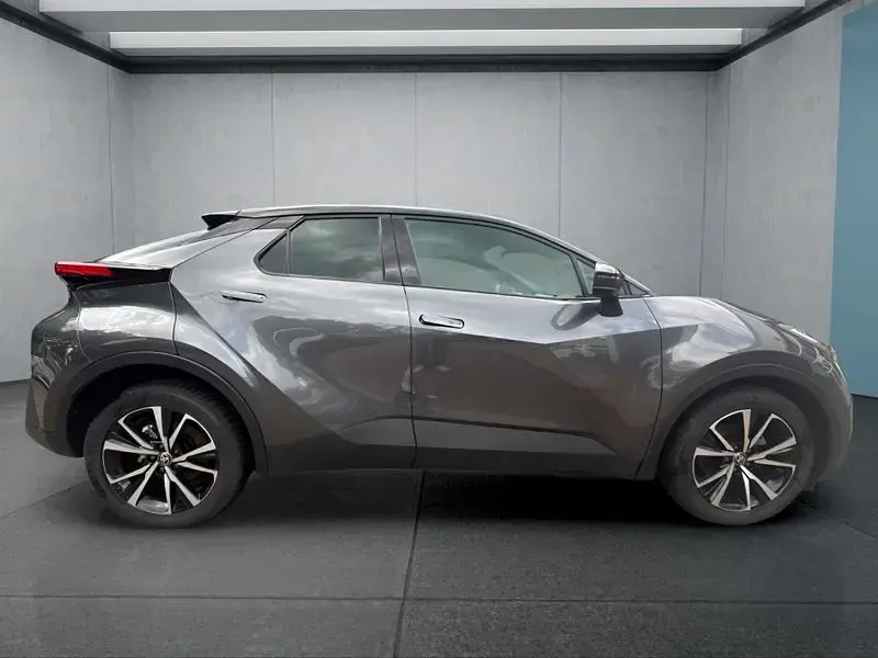 Gebraucht Toyota C-HR 140 PS (102 kW) 2025 Grau SUV