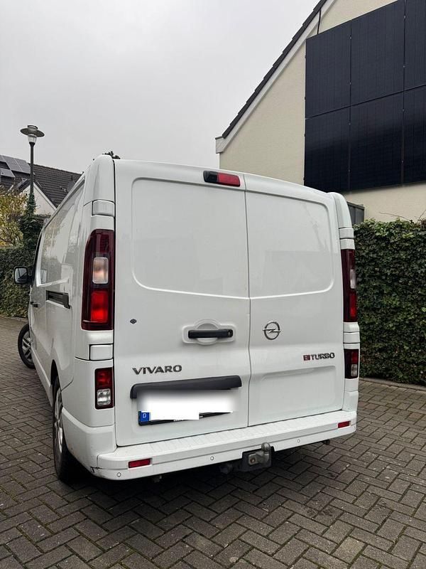 Gebraucht Opel Vivaro 140 PS (102 kW) 2015 Weiß Van / Kleinbus
