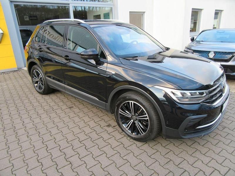Gebraucht VW Tiguan Active 150 PS (110 kW) 2022 Schwarz SUV