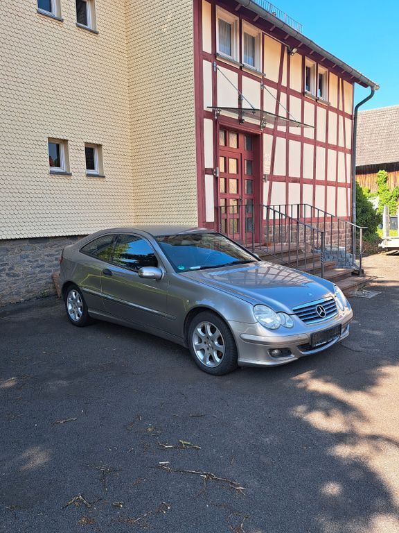 Silber Gebraucht 2007 Mercedes C180 Coupé | 3.200 € (Fairer Preis) - Bild 1/4