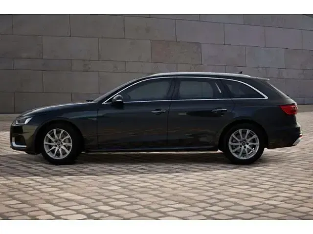 Gebraucht Audi A4 Advanced Plus 204 PS (150 kW) 2023 Mythosschwarz metallic Kombi