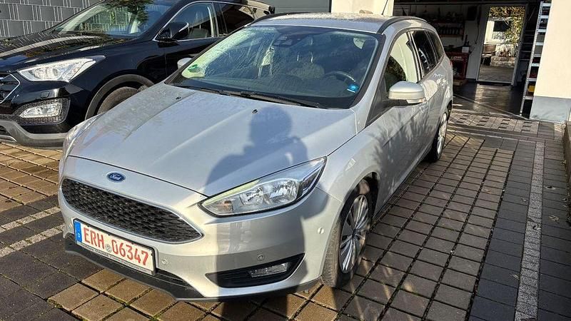 Silber Gebraucht 2017 Ford Focus Business Edition Limousine | 4.200 € (Superpreis) - Bild 1/4