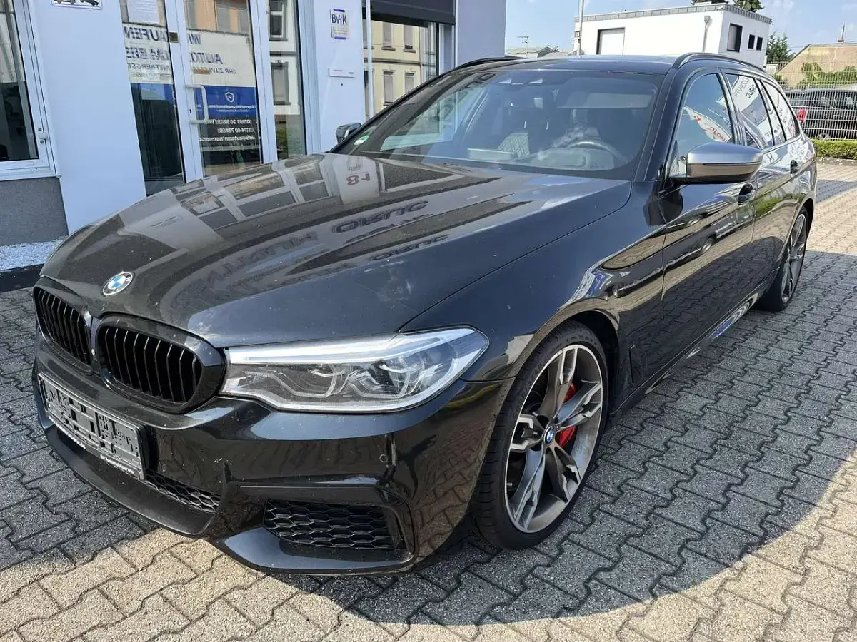 Gebraucht BMW M550 400 PS (294 kW) 2019 Saphirschwarz Limousine