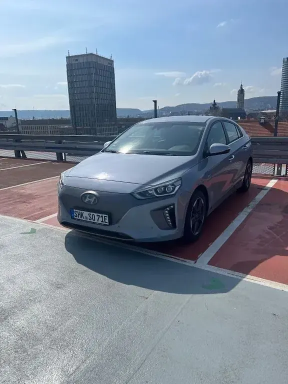 Gebraucht Hyundai Ioniq Premium 88 kW (120 PS) 2018 Grau Kleinwagen