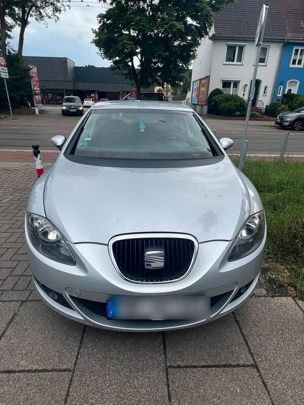 Grau Gebraucht 2006 Seat Leon Limousine | 2.000 € - Bild 1/3