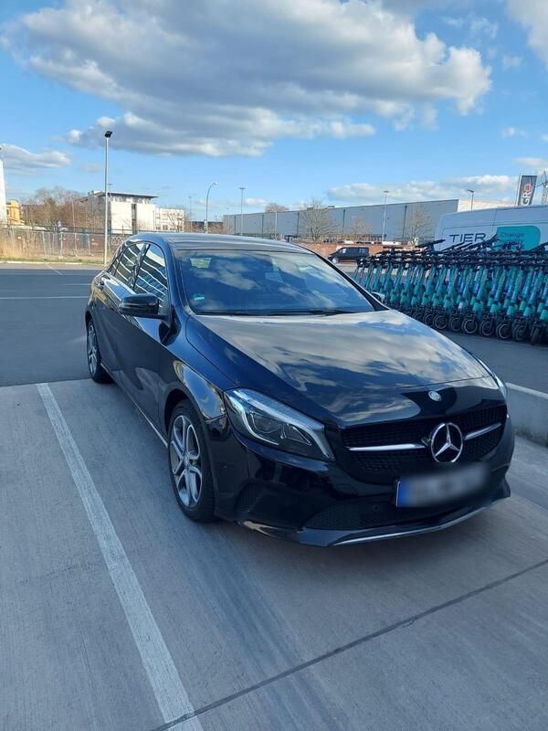 Schwarz Gebraucht 2016 Mercedes A200 Limousine | 12.700 € (Guter Preis) - Bild 1/4