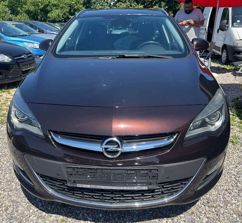 Braun Gebraucht 2013 Opel Astra Innovation Kombi | 4.900 € (Guter Preis) - Bild 1/4