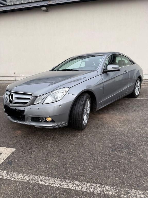 Grau Gebraucht 2010 Mercedes E350 Coupé | 13.490 € (Guter Preis) - Bild 1/4