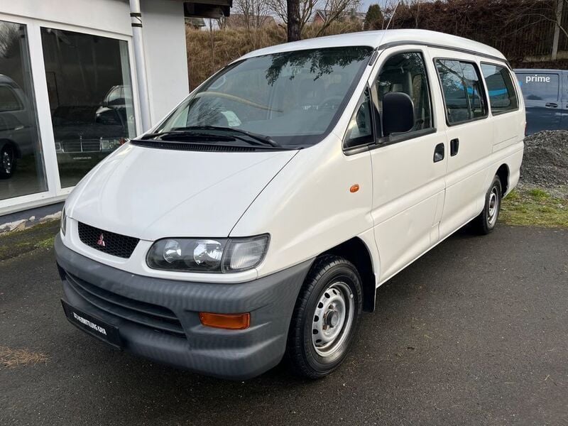 Gebraucht Mitsubishi Space Gear 87 PS (63 kW) 2001 Weiß Van / Kleinbus