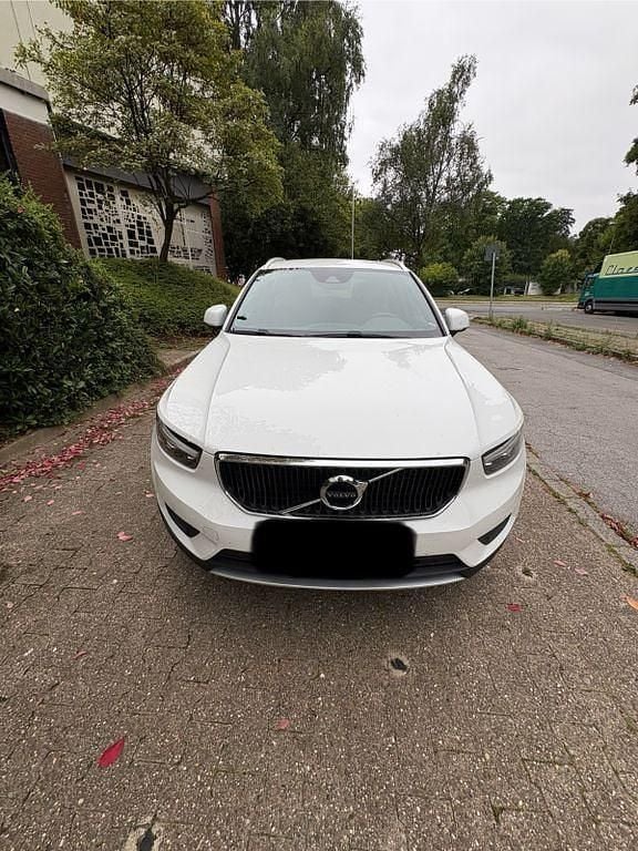 Weiß Gebraucht 2022 Volvo XC40 SUV | 21.750 € (Superpreis) - Bild 1/4
