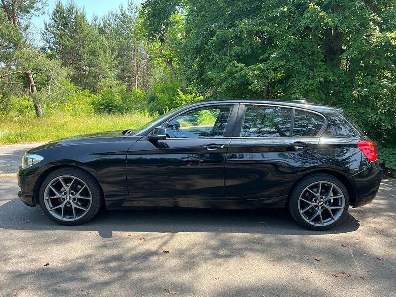 Schwarz Gebraucht 2015 BMW 118 Kleinwagen | 12.000 € (Fairer Preis) - Bild 1/4