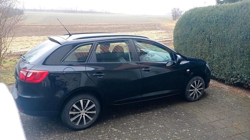 Schwarz Gebraucht 2013 Seat Ibiza ST Kombi | 4.700 € (Guter Preis) - Bild 1/4