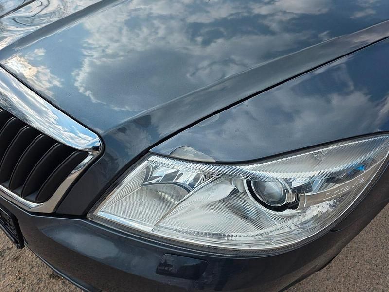 Gebraucht Skoda Octavia Elegance 105 PS (77 kW) 2011 Grau Kombi