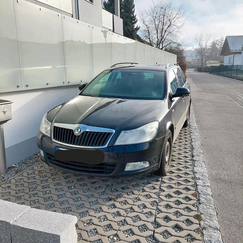 Schwarz Gebraucht 2012 Skoda Octavia Family Kombi | 2.000 € (Superpreis) - Bild 1/4
