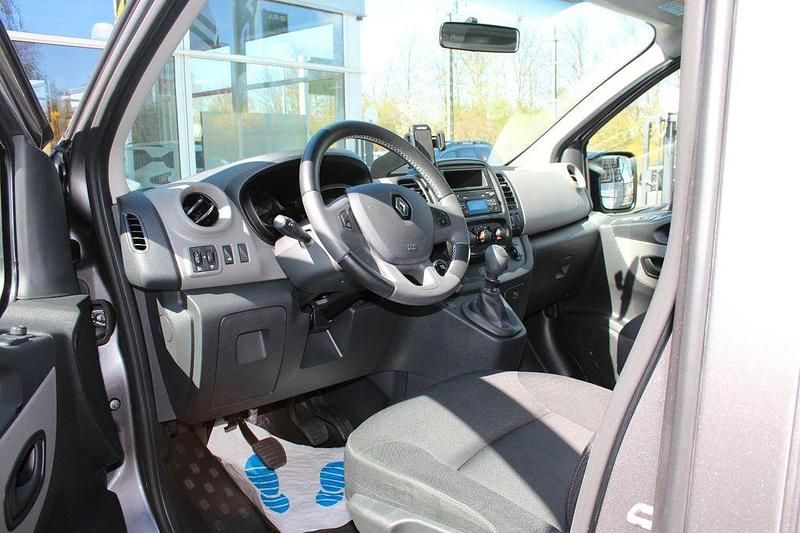 Gebraucht Renault Trafic Expression 125 PS (91 kW) 2017 Grau Van / Kleinbus