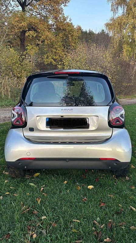 Grau Gebraucht 2022 Smart ForTwo Coupé Coupé | 12.250 € (Fairer Preis) - Bild 1/4