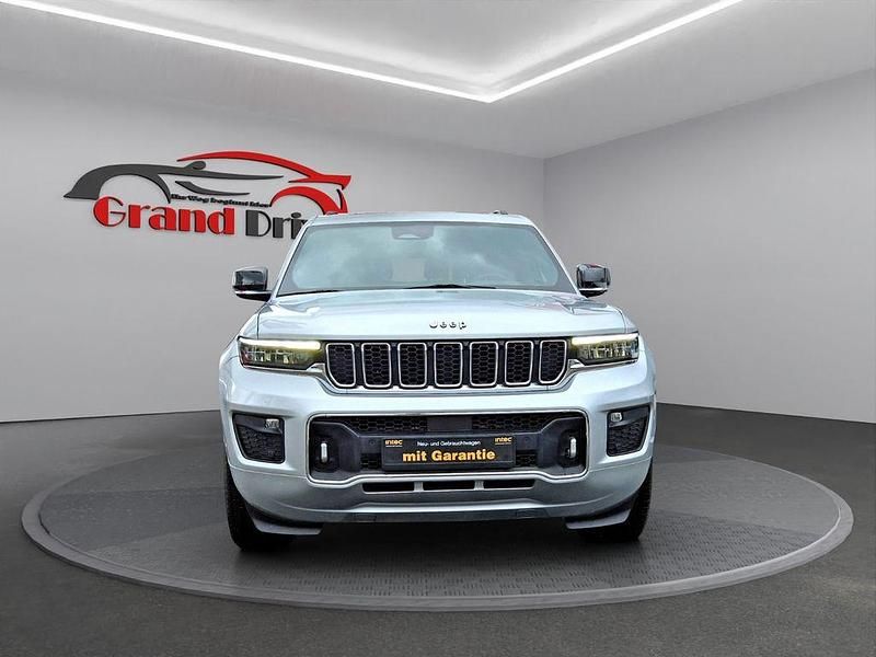 Silber Gebraucht 2022 Jeep Grand Cherokee Overland SUV | 39.990 € - Bild 1/4