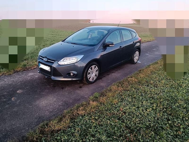 Grau Gebraucht 2012 Ford Focus Titanium Limousine | 5.500 € (Guter Preis) - Bild 1/4