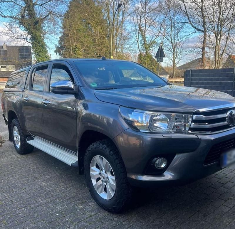 Gebraucht Toyota HiLux 150 PS (110 kW) 2018 Grau Abholung