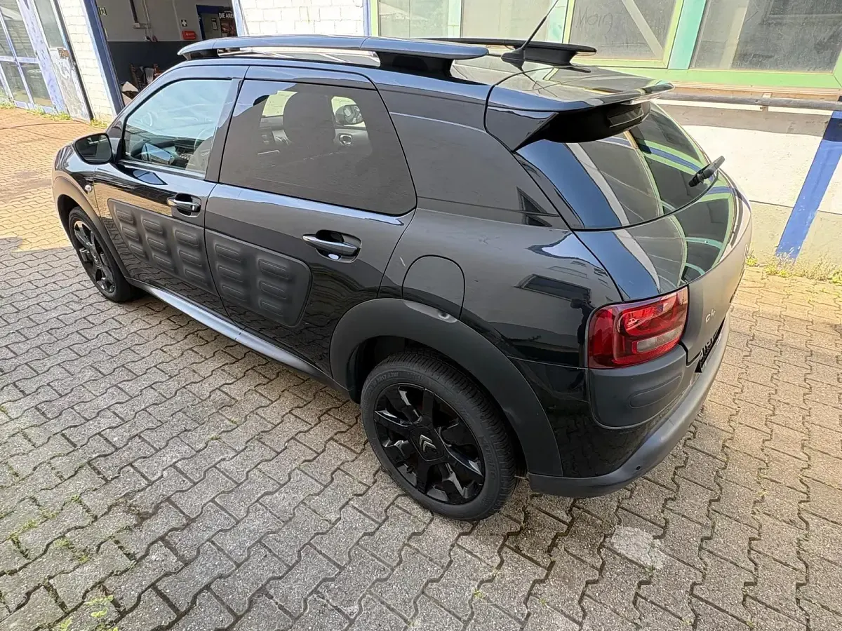 Gebraucht Citroën C4 82 PS (60 kW) 2015 Schwarz Limousine