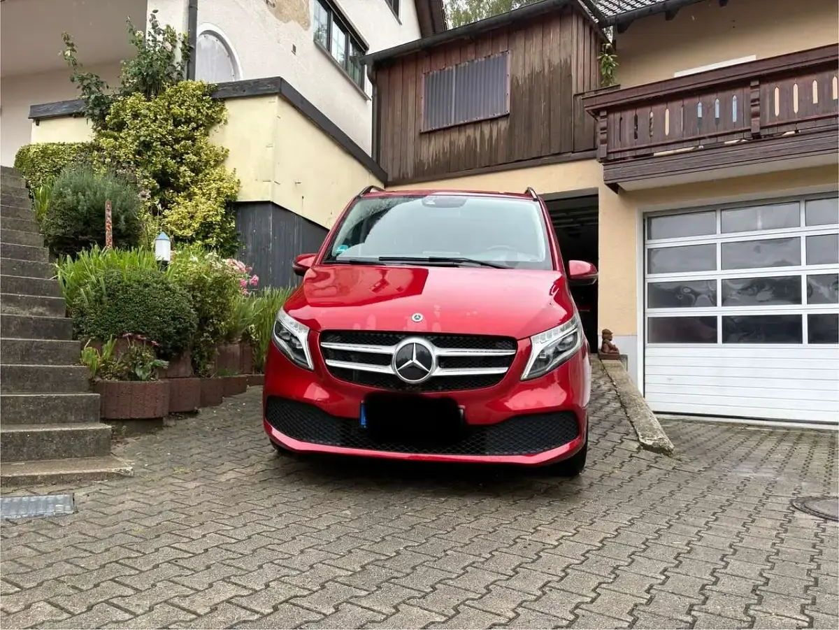 Gebraucht Mercedes V220 Edition 237 PS (174 kW) 2021 Rot Van / Kleinbus