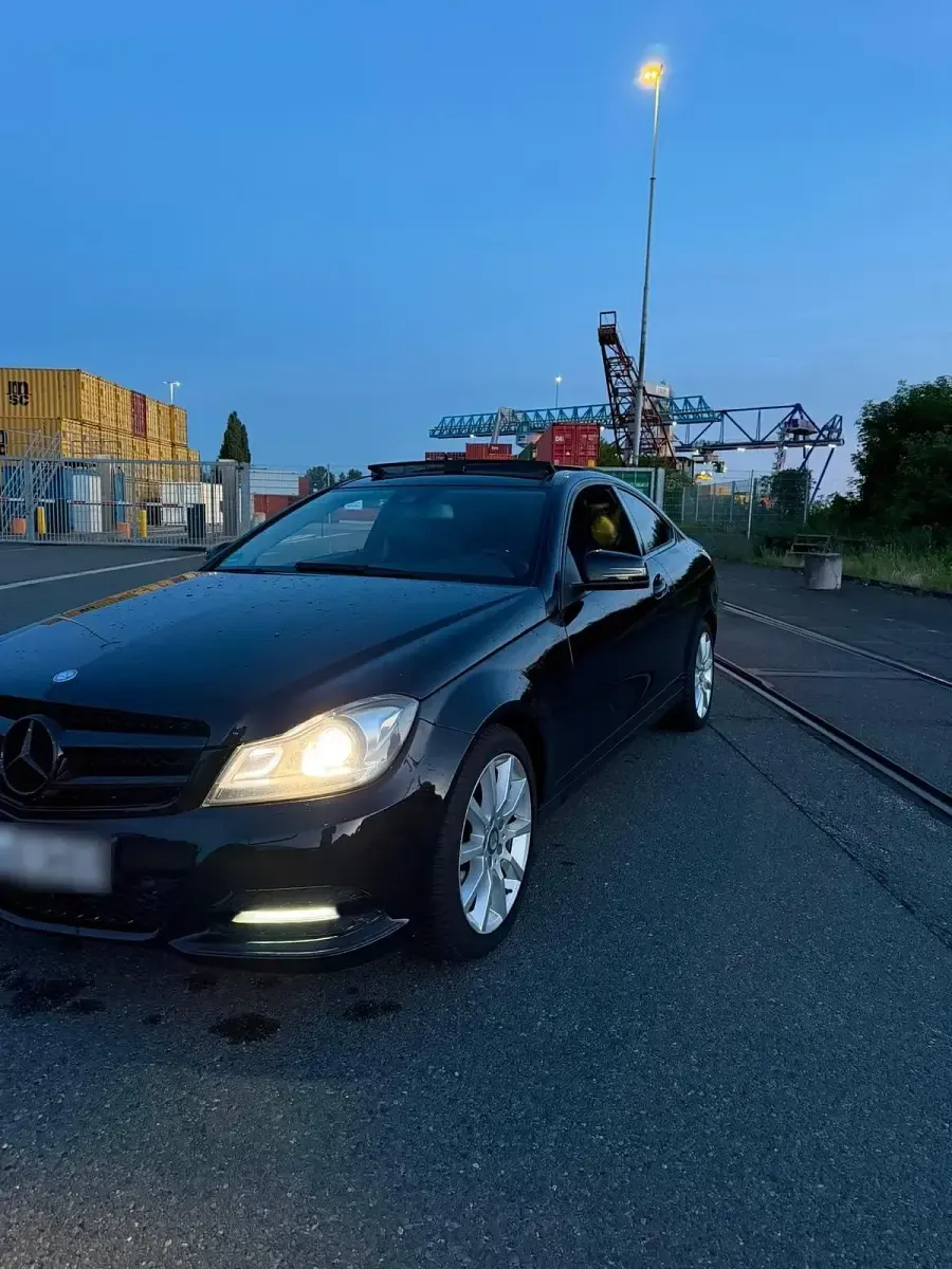 Gebraucht Mercedes C250 204 PS (150 kW) 2012 Schwarz Coupé
