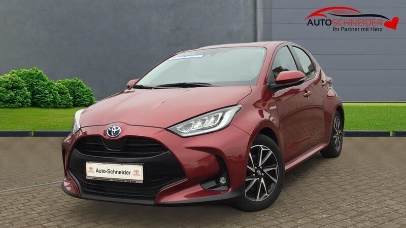 Rot Gebraucht 2021 Toyota Yaris Hybrid Team Limousine | 18.700 € (Fairer Preis) - Bild 1/4