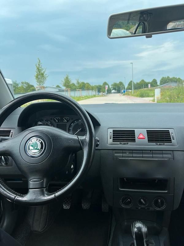 Grau Gebraucht 2005 Skoda Fabia Kleinwagen | 999 € (Guter Preis) - Bild 1/4
