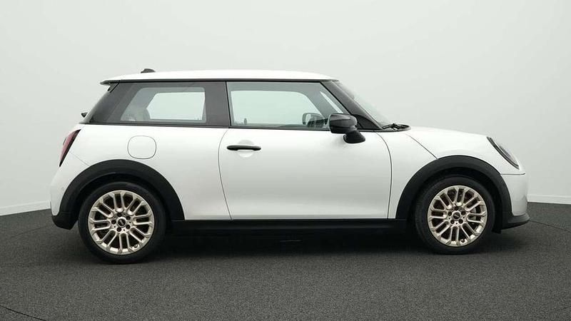 Gebraucht Mini Cooper Favoured 156 PS (114 kW) 2024 Weiß Kleinwagen