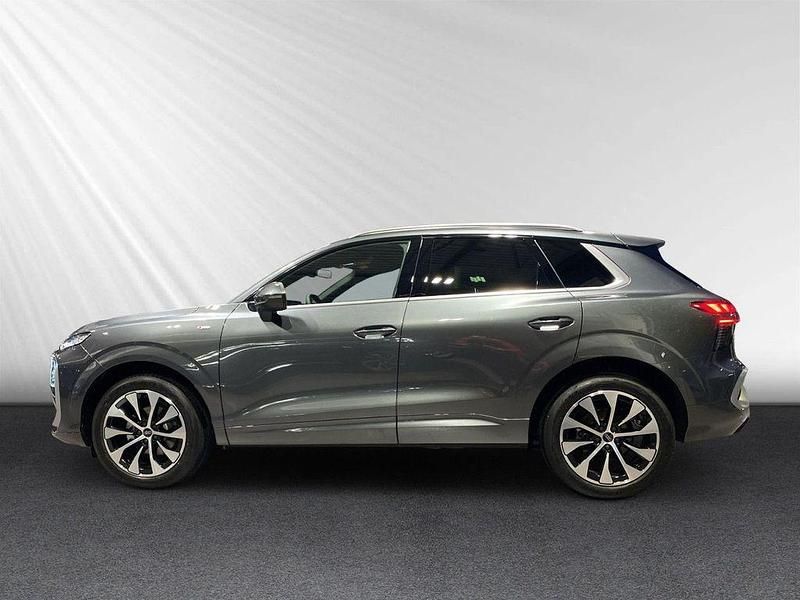 Second-hand Audi Q3 S-Line 150 CP (110 kW) 2026 Gri SUV