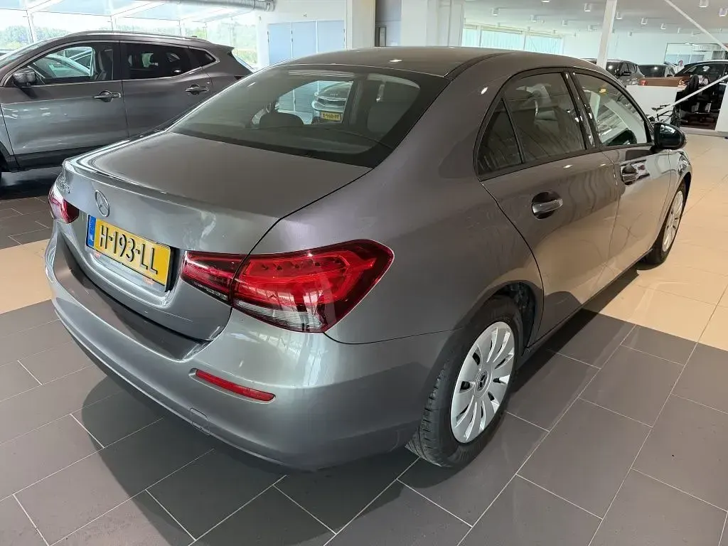 Gebraucht Mercedes A180 136 PS (100 kW) 2020 Grau Limousine