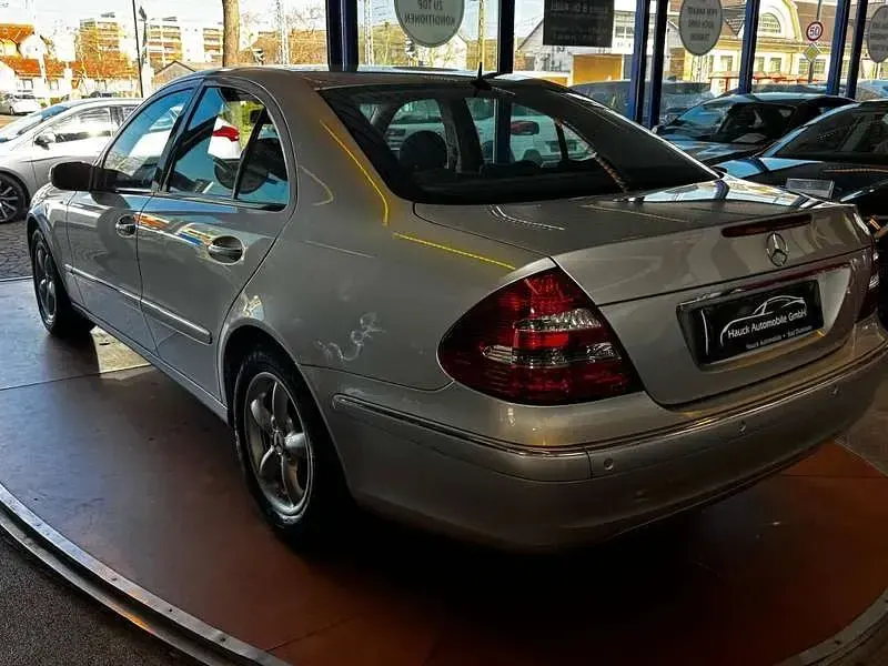 Gebraucht Mercedes E240 177 PS (130 kW) 2004 Silver metallic Limousine