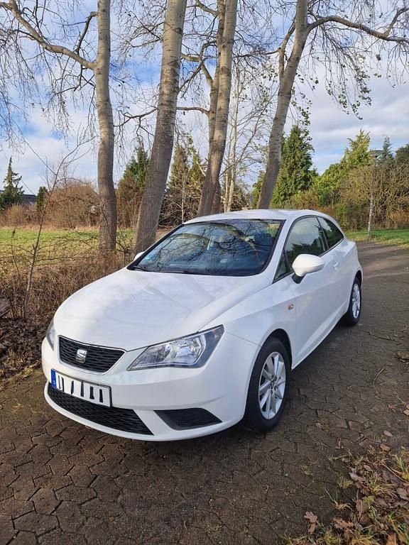 Weiß Gebraucht 2015 Seat Ibiza SC Style Kleinwagen | 5.200 € (Fairer Preis) - Bild 1/4