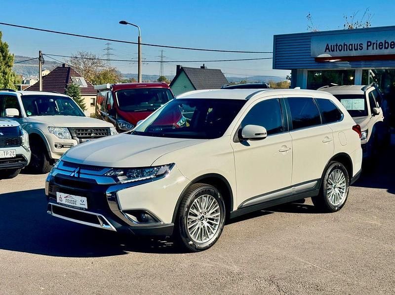 Weiß Gebraucht 2019 Mitsubishi Outlander SUV | 19.790 € (Fairer Preis) - Bild 1/4