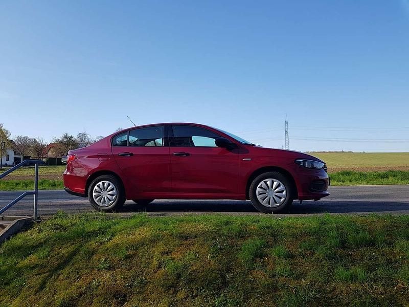 Rot Gebraucht 2016 Fiat Tipo Limousine | 8.500 € (Guter Preis) - Bild 1/4