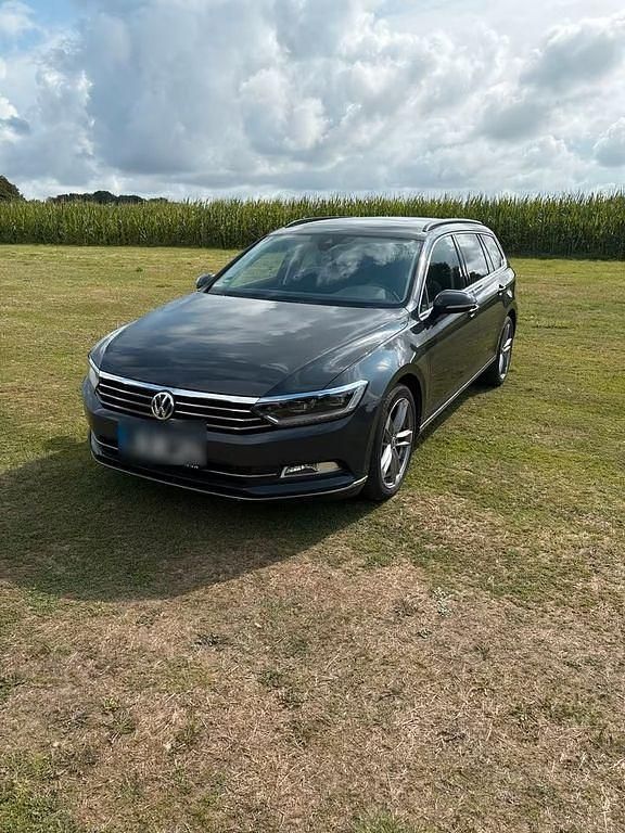 Grau Gebraucht 2019 VW Passat Limousine | 16.500 € (Guter Preis) - Bild 1/4