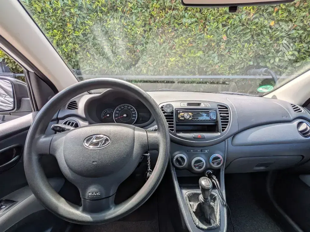 Gebraucht Hyundai i10 Edition 69 PS (50 kW) 2012 Weiß Kleinwagen