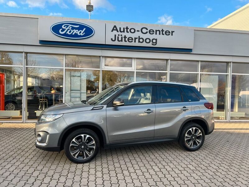 Grau Gebraucht 2021 Suzuki Vitara Comfort+ SUV | 19.890 € (Etwas zu teuer) - Bild 1/4