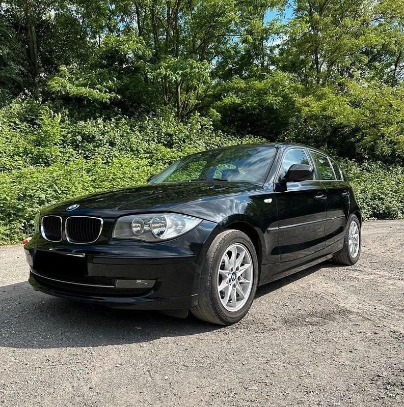 Schwarz Gebraucht 2011 BMW 116 Kleinwagen | 2.300 € (Superpreis) - Bild 1/4