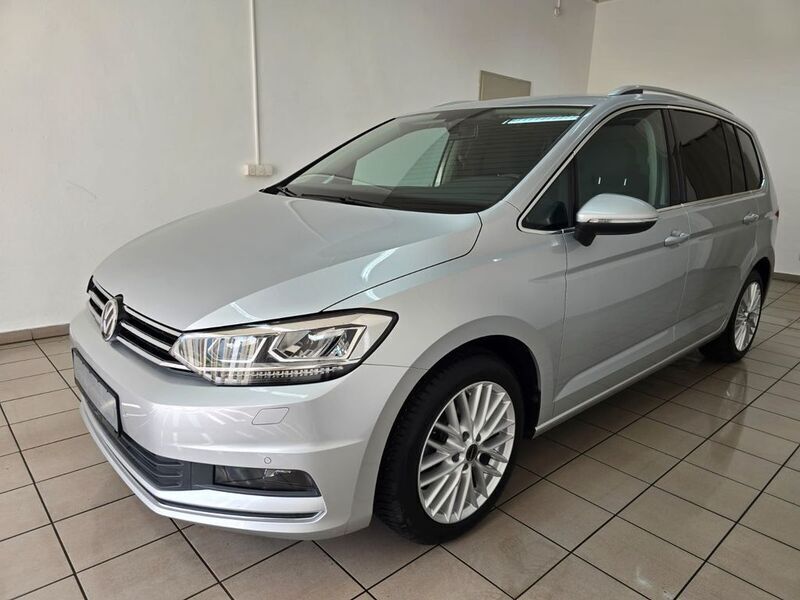 Reflexsilber Gebraucht 2018 VW Touran Highline Van / Kleinbus | 22.990 € (Guter Preis) - Bild 1/4