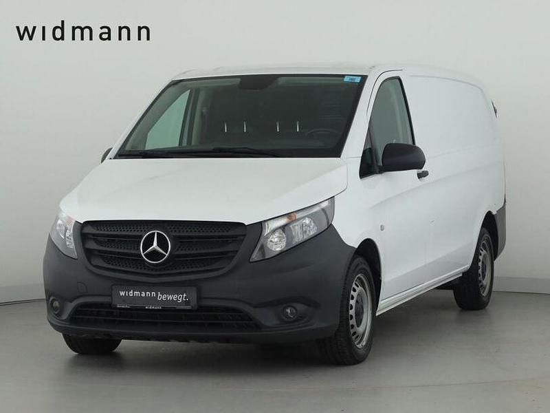Weiss Gebraucht 2023 Mercedes Vito Van / Kleinbus | 30.762 € (Fairer Preis) - Bild 1/4