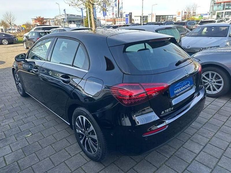 Gebraucht Mercedes A180 116 PS (85 kW) 2024 Schwarz Limousine