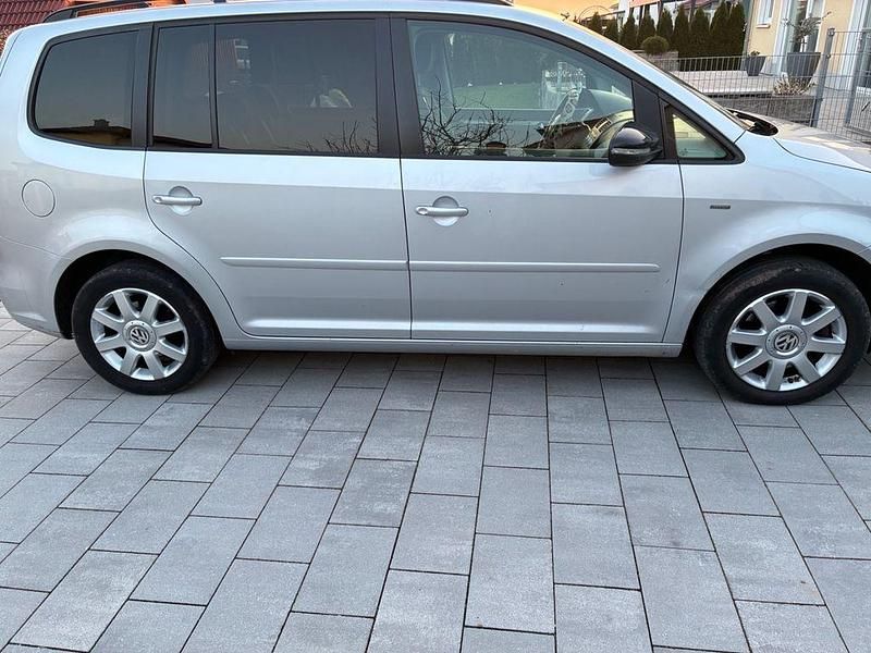 Gebraucht VW Touran Match 140 PS (102 kW) 2013 Silber Van / Kleinbus