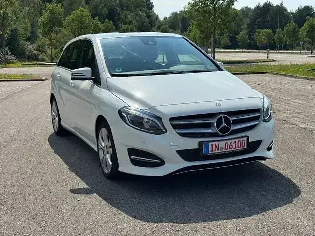 Gebraucht Mercedes B200 136 PS (100 kW) 2015 Weiß Kleinwagen
