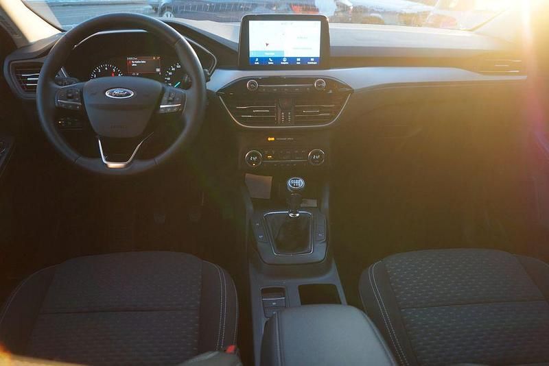 Używany Ford Kuga Cool & Connect 150 KM (110 kW) 2022 Biały SUV