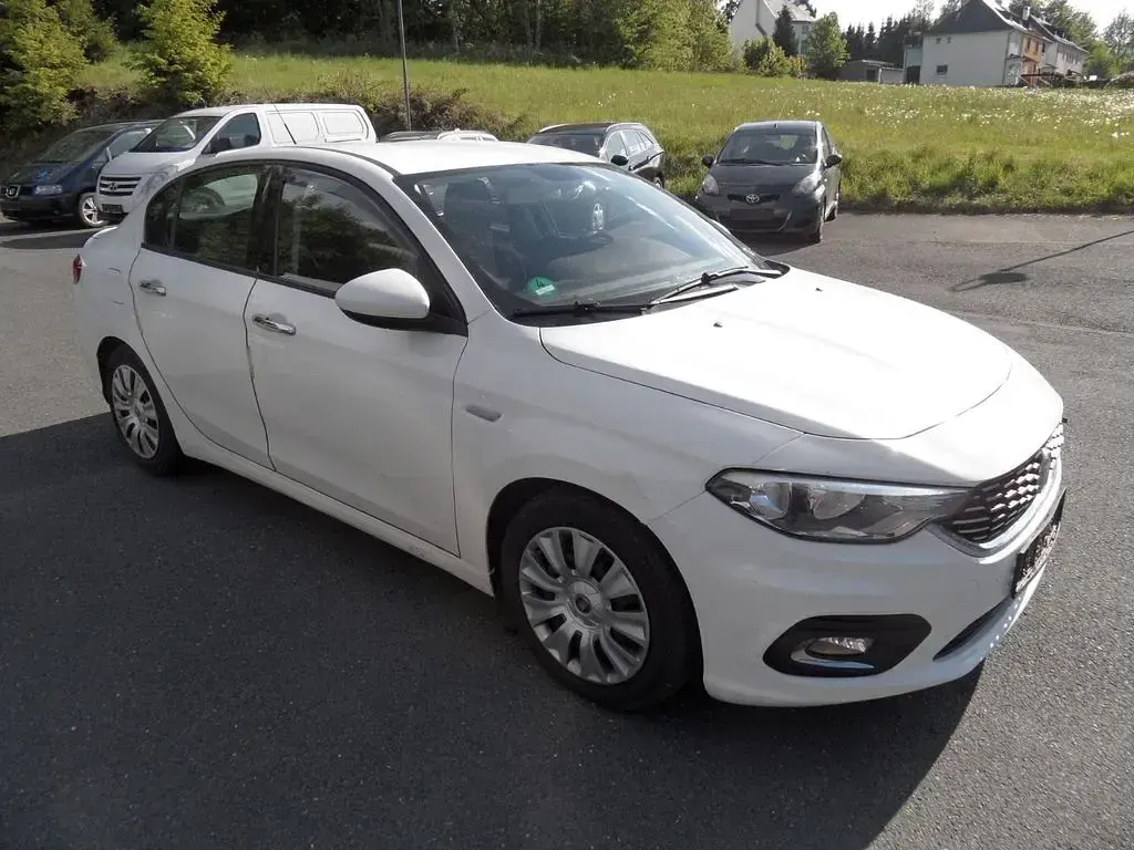 Gebraucht Fiat Tipo Easy 95 PS (69 kW) 2016 Weiß Limousine