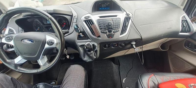 Gebraucht Ford Tourneo 131 PS (96 kW) 2017 Schwarz Van / Kleinbus